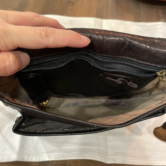 Brahmin black leather crossbody
8.5”length 7”width lying flat. Vintage - Picture 9 of 16